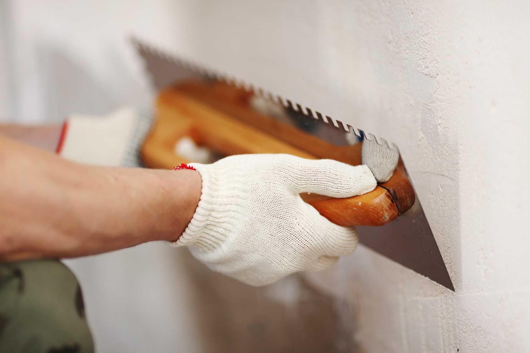 Decorator using a trowel